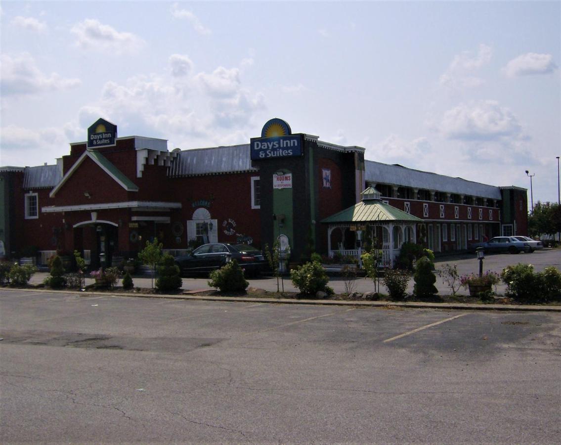 Days Inn & Suites By Wyndham Terre Haute Exteriér fotografie